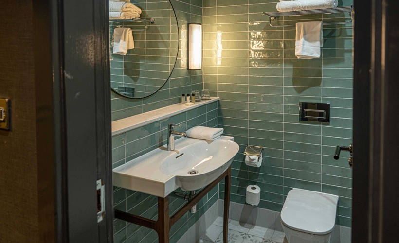 Dunkeld House Hotel Room 203 Classic Double Room Bathroom 1