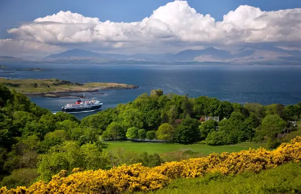 0I5d9687 Mull Ferry Passes Dunollie From Battleship Hill Small (2)