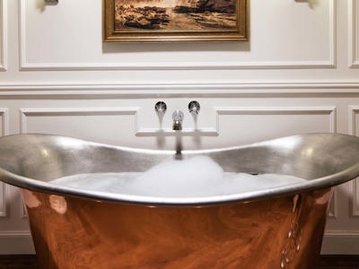 Thainstone House Junior Suite Bath Close
