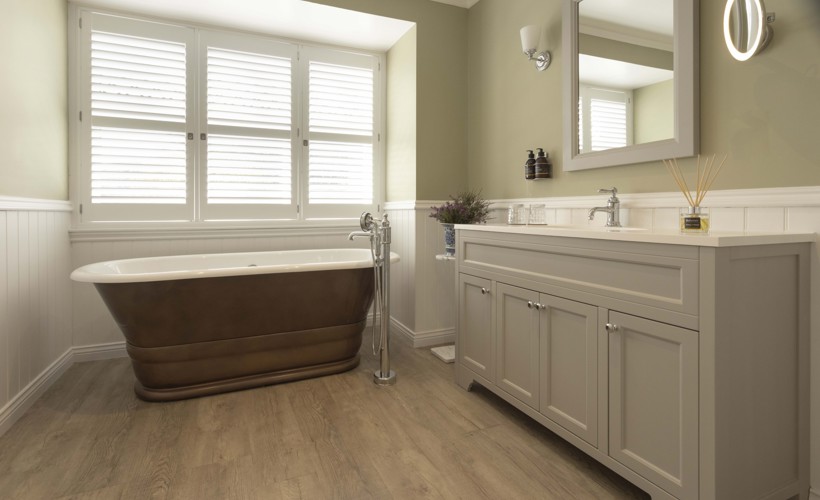 Balmoral Arms Feature Room Bathroom2