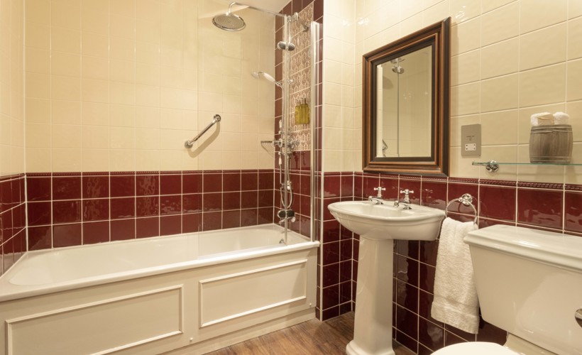 Thainstone House Deluxe Bathroom